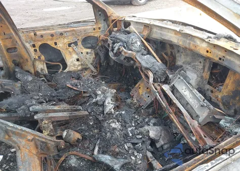 1999 Mercury Grand Marquis Gs z USA, uszkodzony, nr VIN 2MEFM74W6XX660298